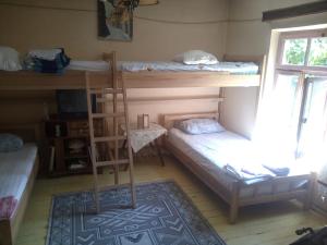 Poschodová posteľ alebo postele v izbe v ubytovaní At Home Hostel