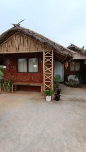 Bygningen som campingpladsen ligger i