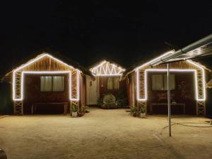 Bygningen som campingpladsen ligger i