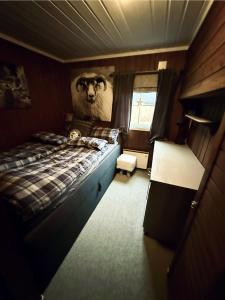 a bedroom with a bed with a picture of a sheep at Utibakken - cabin ski inn-out Norefjell in Surteberg