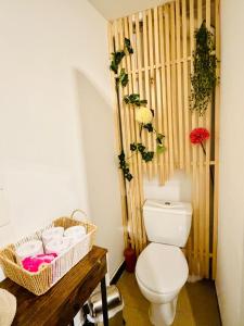 Koupelna v ubytování Le Petit Refuge du Centre Historique