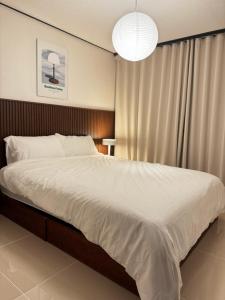 Voodi või voodid majutusasutuse Stay Moonlight N201 Jinju Castle Jinyangho Park Yudeung Museum Jinju National University of Education Jinju Health University Gyeongnam National University Jinju Court toas