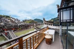 Fotografie z fotogalerie ubytování Fenghuang Sulv Yunzhu River View Homestay v destinaci Feng-chuang