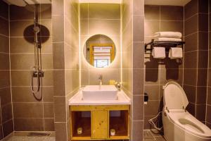 Fotografie z fotogalerie ubytování Fenghuang Sulv Yunzhu River View Homestay v destinaci Feng-chuang