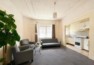 Кухня или мини-кухня в Burwood central unit
 +56 фотографий