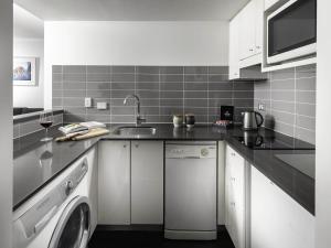 Kuchyň nebo kuchyňský kout v ubytování The Sebel Brisbane