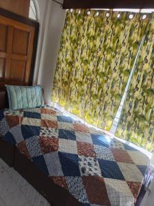 Ένα ή περισσότερα κρεβάτια σε δωμάτιο στο Cozy Blooms