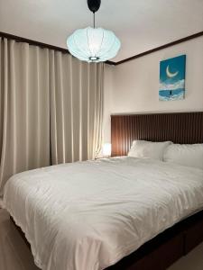 Voodi või voodid majutusasutuse Stay Moonlight N301 Jinju Castle Jinyangho Park Yudeung Museum Jinju National University of Education Jinju Health University Kyungpook National University Jinju Court toas