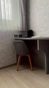 a desk with a chair next to a window at 星雨行館-逢甲洲際館 in Taichung