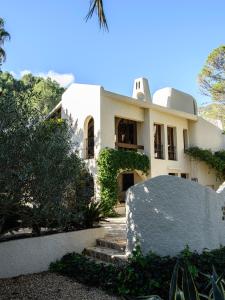 Tòa nhà nơi nhà nghỉ dưỡng tọa lạc