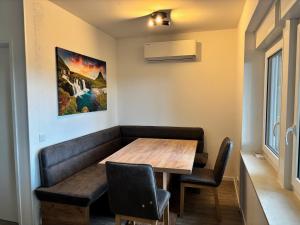 a dining room with a wooden table and chairs at Berghütte Astenpanorama in Winterberg