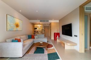 TV a/nebo společenská místnost v ubytování Le Meridien Phuket Mai Khao Beach Resort