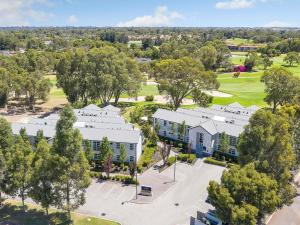 Budova, kde se aparthotel nachází + 59 fotografií