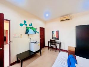 TV a/nebo společenská místnost v ubytování Samui Tonggad Resort