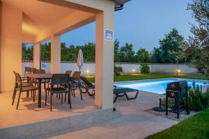 Πισίνα στο ή κοντά στο Ferienhaus Luca