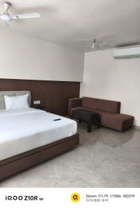 Ένα ή περισσότερα κρεβάτια σε δωμάτιο στο Hotel Vistara