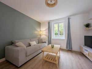 Μια τηλεόραση ή/και κέντρο ψυχαγωγίας στο Studio cosy rez de chaussée proche nature