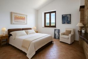 Postel nebo postele na pokoji v ubytování Villa Ermelinda - Matrimoni, piscina e jacuzzi + 35 fotografií