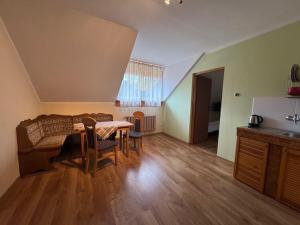 Posezení v ubytování Zajazd Oleńka + 32 fotografií