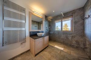 Fotografie z fotogalerie ubytování Chalet Casse-Noisette wonderful, ski-in ski-out v destinaci Nendaz