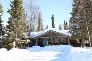 Log Chalet Tallero durante el invierno