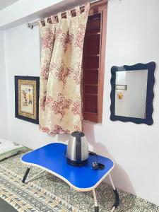 En eller flere senge i et værelse på Mitra Backpacker's hostel