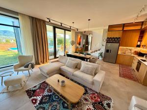 Kuchyň nebo kuchyňský kout v ubytování Villa Saguramo