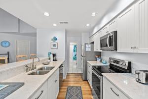 Kuchyň nebo kuchyňský kout v ubytování Club Villas Unit 9D