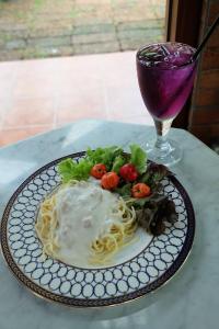 Nápoje v ubytování เรือนไทยพราวพิมาน Proudpiman Thai House