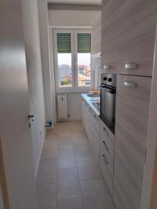 Kuchyň nebo kuchyňský kout v ubytování Trilocale Via Veneto - F&L Apartment