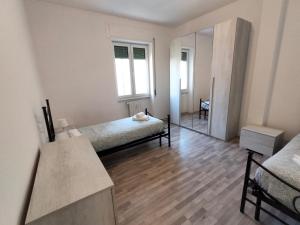 Postel nebo postele na pokoji v ubytování Trilocale Via Veneto - F&L Apartment