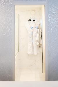 Ένα μπάνιο στο Le 7 Eiffel Hotel by Malone