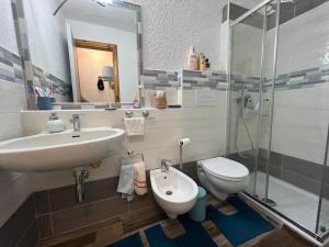 Ένα μπάνιο στο Green House Ampio appartamento vista mare +42 φωτογραφίες