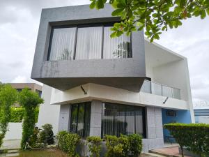 Το κτήριο όπου στεγάζεται  η παραθεριστική κατοικία