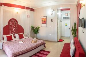 Μια τηλεόραση ή/και κέντρο ψυχαγωγίας στο Cherry Blossom- Isckon Retreat center of Vrindavan