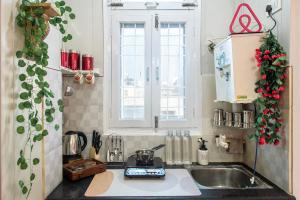 Φωτογραφία από το άλμπουμ του Cherry Blossom- Isckon Retreat center of Vrindavan σε Vrindāvan