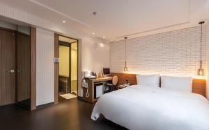 Ένα ή περισσότερα κρεβάτια σε δωμάτιο στο Hotel Yaja Jaesong