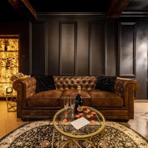 a living room with a couch and a glass table at Le Havre de Pierres, Puy du Foù in Mauléon