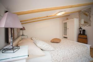 a bedroom with a bed with a lamp and a mirror at Dalmatinisches Haus In Der Altstadt Von Split in Split