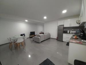 Kuchyň nebo kuchyňský kout v ubytování Windmill Açores Suite