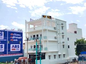 Φωτογραφία από το άλμπουμ του Santhi residency σε Jāmb