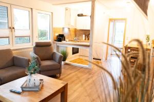 a living room with a couch and a table at Heimliche Liebe - Ferienhaus in Südbrookmerland