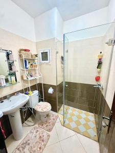 Ένα μπάνιο στο Nice apartment by the beach +5 φωτογραφίες