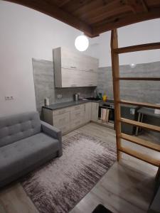 Kuchyň nebo kuchyňský kout v ubytování Kawalerka Niepodległości 37 Kraśnik + 2 fotografie