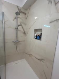 Ένα μπάνιο στο Cosy Host