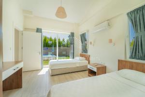 Ένα ή περισσότερα κρεβάτια σε δωμάτιο στο SunTeos Villa Suites +35 φωτογραφίες