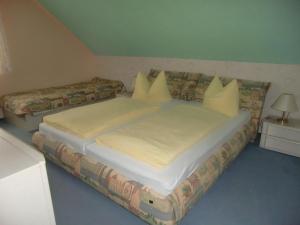 Postel nebo postele na pokoji v ubytování Ferienwohnung Für 5 Personen In Radewege, Berlin