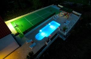 Πισίνα στο ή κοντά στο Ferienhaus In Opanci Mit Beheiztem Pool, Parkplatz