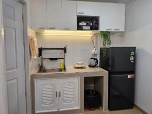 Η κουζίνα ή μικρή κουζίνα στο P-Phen popular condo