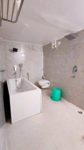 Ένα μπάνιο στο Hotel tathagat bodhgaya near main temple